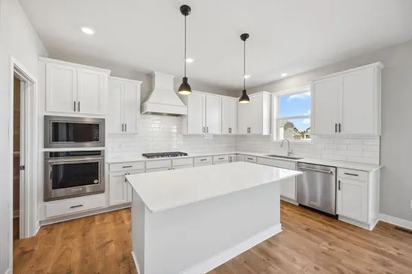 3748 Brookside DR, Chaska, MN 55318