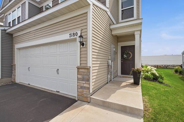 7180 Walnut Grove LN N, Maple Grove, MN 55311