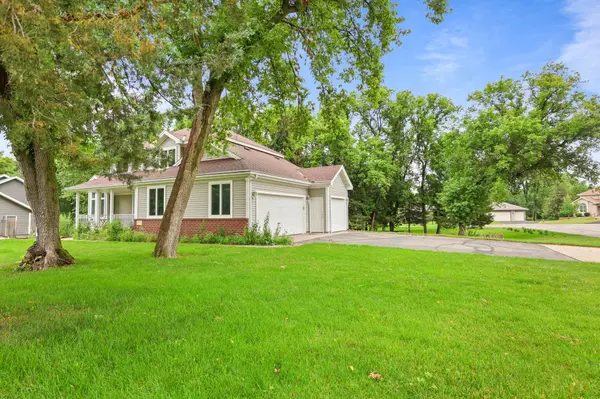 1903 Meadowrose BLVD, Saint Cloud, MN 56301