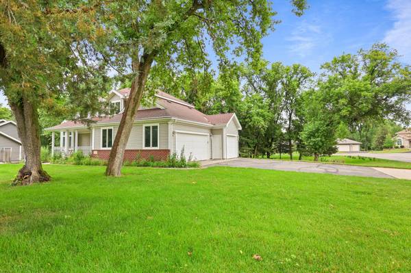1903 Meadowrose BLVD, Saint Cloud, MN 56301