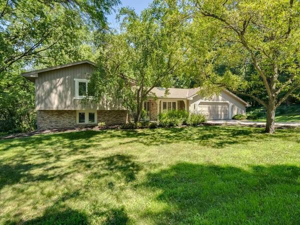 15208 Crown DR, Minnetonka, MN 55345