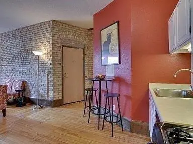 605 S 9th ST #8, Minneapolis, MN 55404