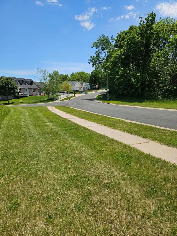 141 Hillwood DR, Lake City, MN 55041