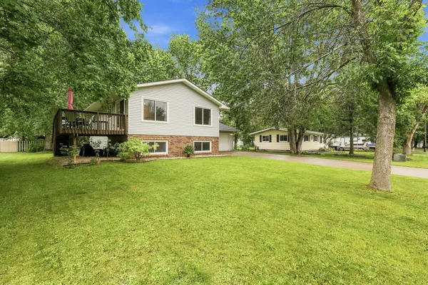 1407 Meadowlark LN, New Richmond, WI 54017