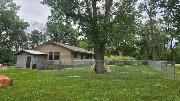 81927 120th ST, Glenville, MN 56036