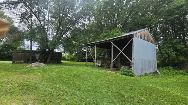 81927 120th ST, Glenville, MN 56036