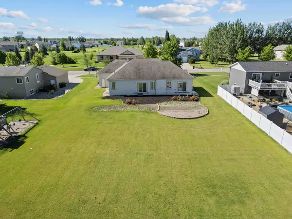 718 N Sedona DR, West Fargo, ND 58078