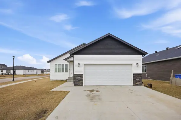 2595 72 AVE S, Fargo, ND 58104