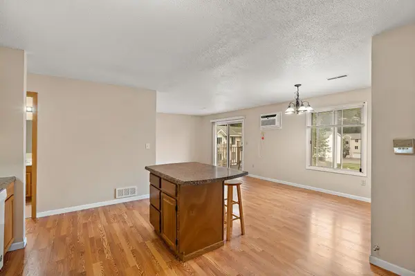926 Wescott TRL #201, Eagan, MN 55123