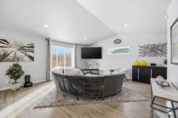 5848 Deb DR W, West Fargo, ND 58078