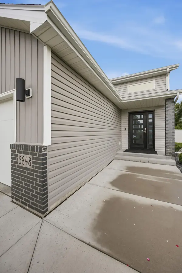 5848 Deb DR W, West Fargo, ND 58078