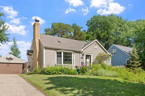 1820 Holton ST, Falcon Heights, MN 55113