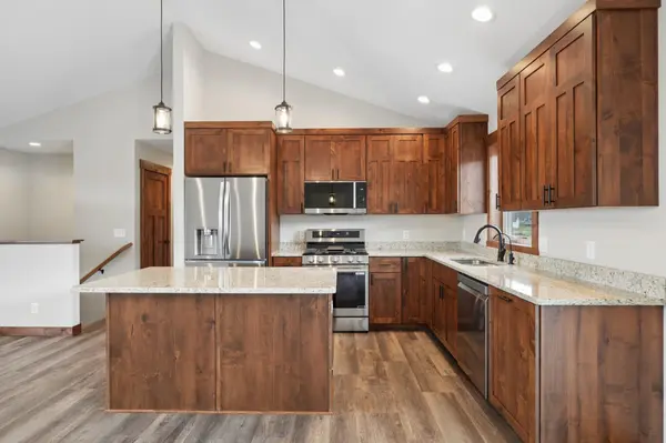 222 Eagle Ridge DR, Roberts, WI 54023