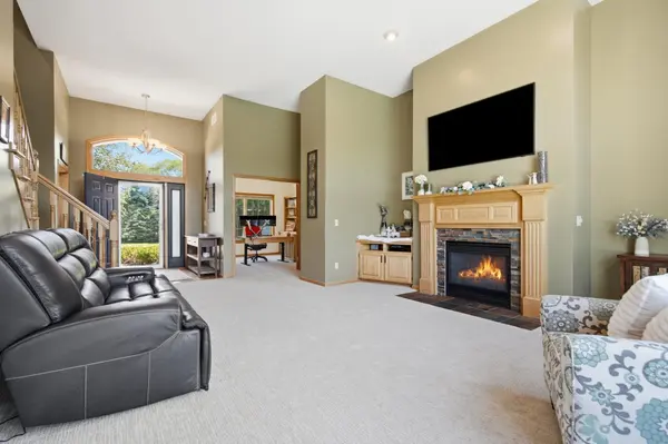 923 Cloverleaf CIR, Hudson, WI 54016
