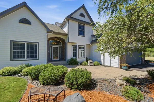 923 Cloverleaf CIR, Hudson, WI 54016