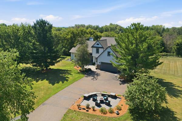 923 Cloverleaf CIR, Hudson, WI 54016