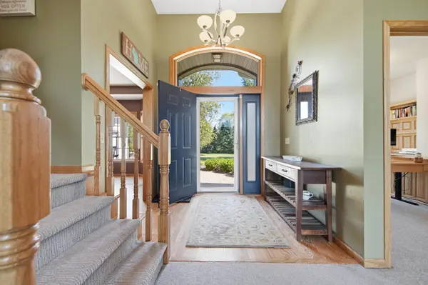 923 Cloverleaf CIR, Hudson, WI 54016