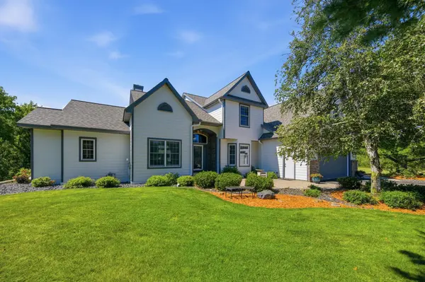 923 Cloverleaf CIR, Hudson, WI 54016