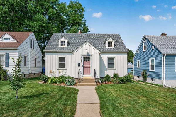 3326 Pierce ST NE, Minneapolis, MN 55418