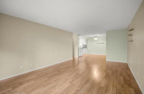 4 Pine Tree DR #321, Arden Hills, MN 55112