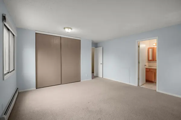 4 Pine Tree DR #321, Arden Hills, MN 55112