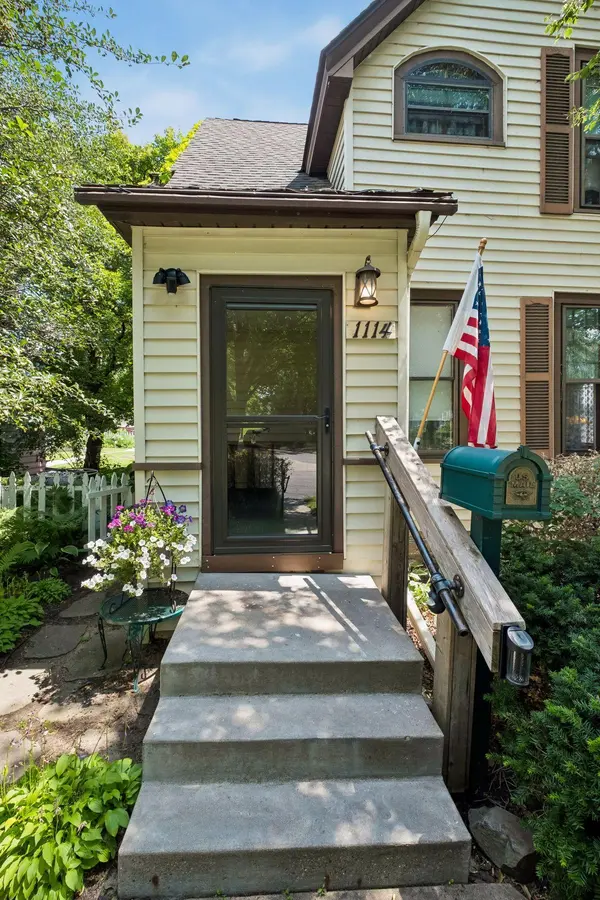 1114 Gibbs AVE, Saint Paul, MN 55108