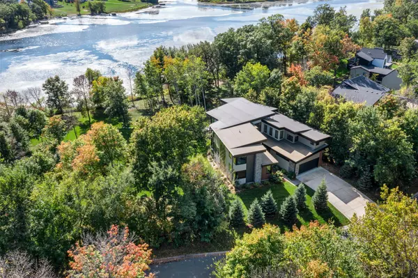 746 Peninsula Point RD, Shakopee, MN 55379