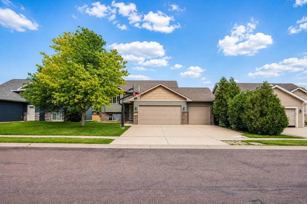 117 Pinehurst DR, Mankato, MN 56001