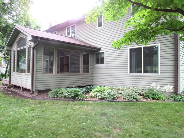 1020 Lake Lucy RD, Chanhassen, MN 55317