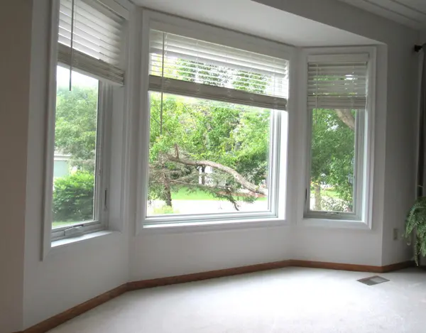 1020 Lake Lucy RD, Chanhassen, MN 55317