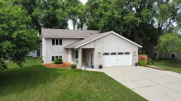 210 Ridgecrest DR,  Cannon Falls,  MN 55009
