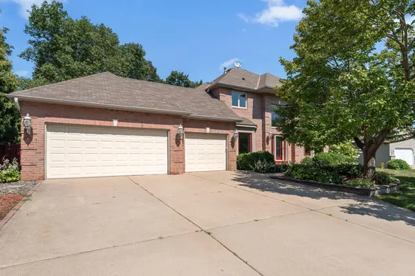 339 Oak Ridge DR, Vadnais Heights, MN 55127