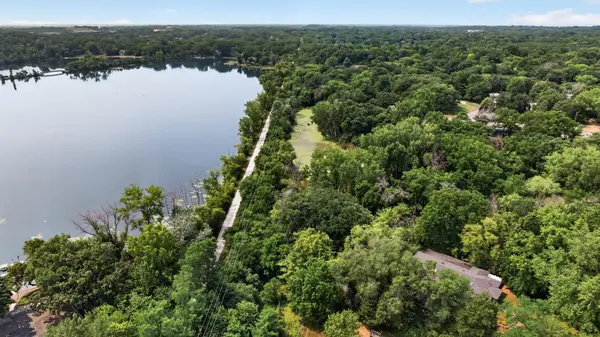11833 Shady Oak LN, Minnetonka, MN 55343