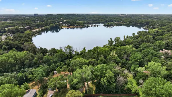 11833 Shady Oak LN, Minnetonka, MN 55343