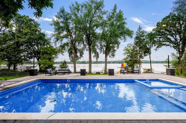 9934 199th ST W, Lakeville, MN 55044