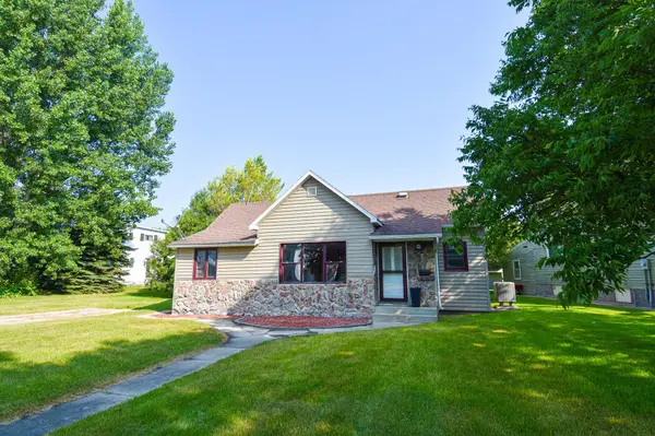 237 E Nelson AVE, Warren, MN 56762