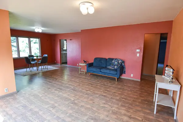 237 E Nelson AVE, Warren, MN 56762