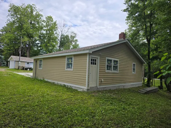 7749 Pioneer RD, Wyoming, MN 55092