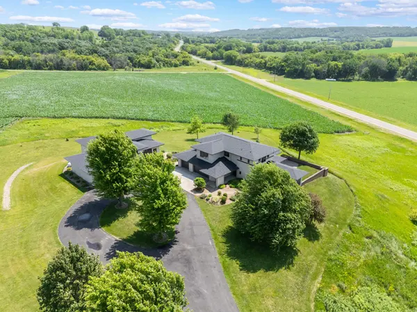 15157 County 11 BLVD, Pine Island, MN 55963