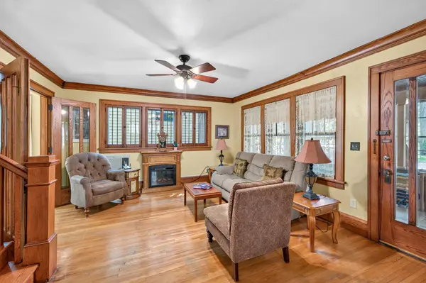 1587 Wellesley AVE, Saint Paul, MN 55105