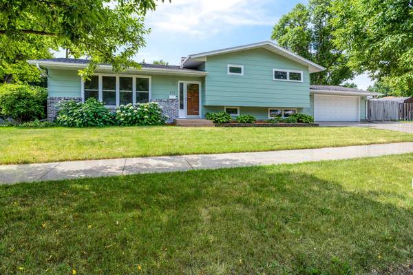 210 29th AVE N, Fargo, ND 58102