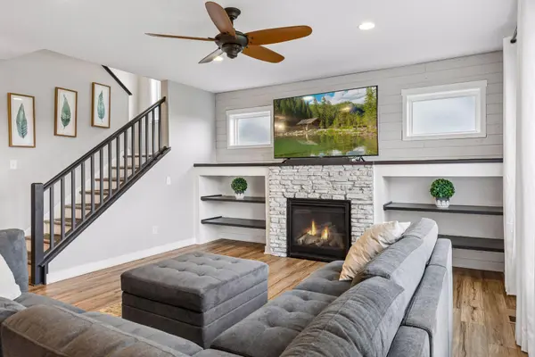 1173 Rosemary LN, Chaska, MN 55318