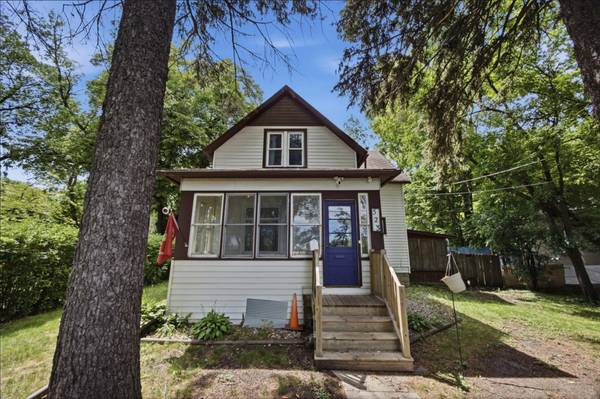 523 10th ST S, Moorhead, MN 56560