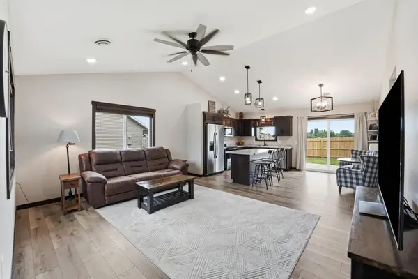 716 W 8th ST, Litchfield, MN 55355
