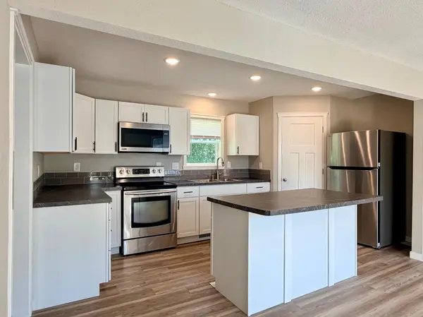 519 E 9th ST, Morris, MN 56267