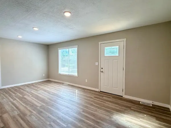 519 E 9th ST, Morris, MN 56267