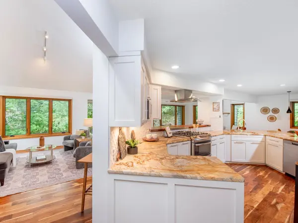 13900 Hill Ridge DR, Hopkins, MN 55305