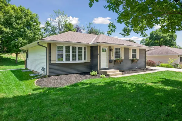 8209 Beard RD, Bloomington, MN 55431