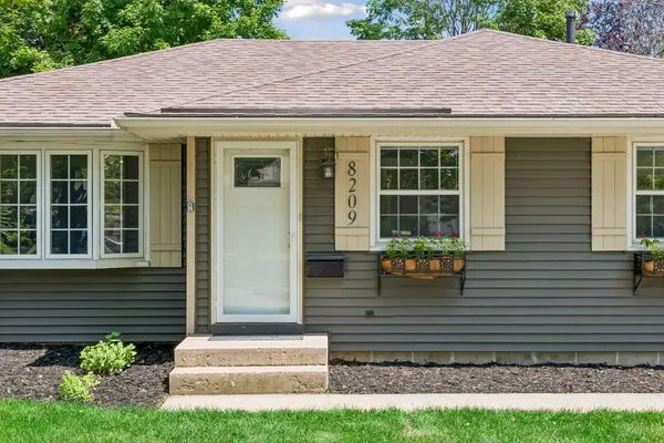 8209 Beard RD, Bloomington, MN 55431