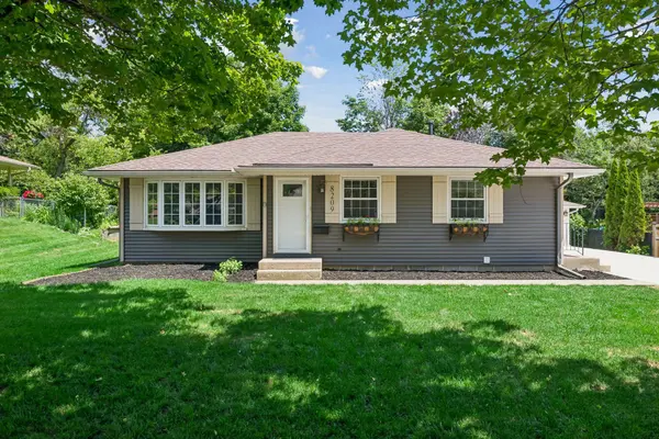 8209 Beard RD, Bloomington, MN 55431